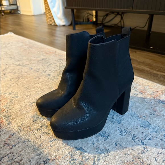 Black platform heeled bootie - Picture 4 of 4